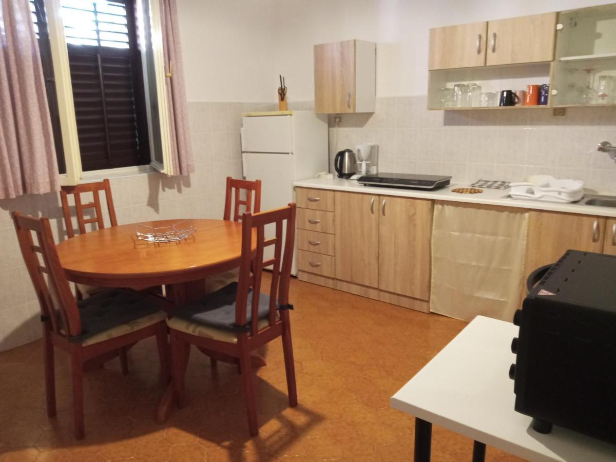 Ferienwohnung Apartman Sole Karigador Exterior foto
